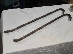 lot 36 image: Lot of 2 Crow Bars