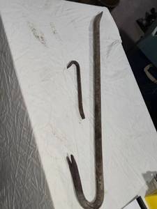 lot 37 image: Lot of 2 Crow Bars