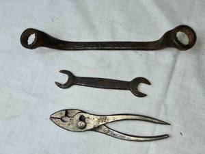 lot 64 image: Lot of 3 Vintage Hand Tools - Pliers and Wrenches