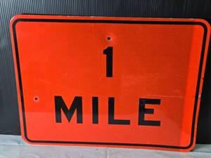 lot 92 image: Used Reflective Metal Road Sign - 1 Mile