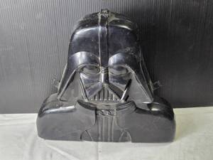 lot 103 image: Vintage 1980 Darth Vader Action Figure Storage Case by Kenner