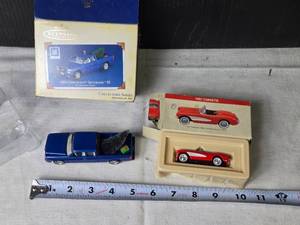 lot 111 image: 2003 Chevrolet Silverado SS Keepsake Ornament and 1957 Corvette Toy