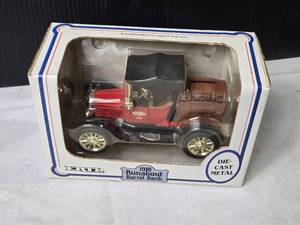 lot 114 image: Ertl 1918 Runabout Barrel Bank - Die-Cast Metal with Wood Detail