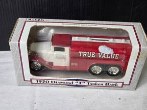 lot 120 image: ERTL 1930 Diamond T Tanker Bank - Die-Cast Metal
