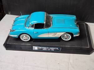 lot 131 image: 112 Scale Solido 1958 Chevrolet Corvette Hardtop Model