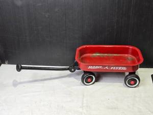lot 139 image: Vintage Radio Flyer Red 12 Wagon with Black Wheels