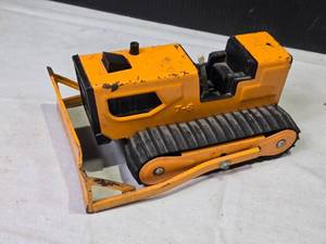 lot 149 image: Vintage Tonka T-6 Bulldozer Toy