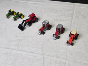 lot 153 image: Collection of 5 Small Toy Tractors and Farm Equipment