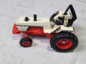 lot 156 image: Vintage Case 2390 Model Toy Tractor