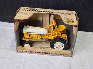 lot 158 image: Vintage ERTL International Cub Tractor 116 Scale