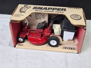 lot 159 image: Ertl Snapper Rear Engine Rider - Die-Cast Metal