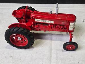 lot 167 image: ERTL 116 Scale Farmall 350 Diecast Model Tractor - Red