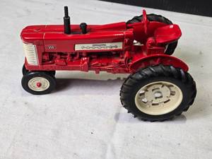 lot 168 image: Farmall 350 Model Toy Tractor - Red Diecast