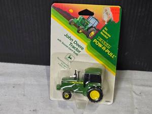 lot 177 image: Small John Deere Power Pull Tractor with Sound-Gard Body