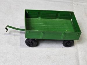 lot 187 image: Vintage Metal Toy Green Trailer by Ertl