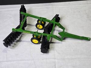 lot 191 image: John Deere Toy Disc by Ertl