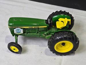 lot 192 image: John Deere 2640 Tractor - Field of Dreams 1990 Special Edition