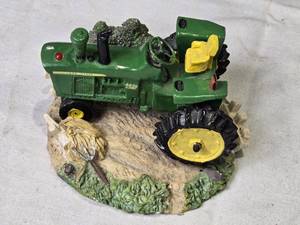 lot 194 image: John Deere 4020 Tractor Figurine with Base
