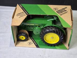 lot 196 image: Vintage John Deere Model R Tractor 116 Scale Replica by Ertl