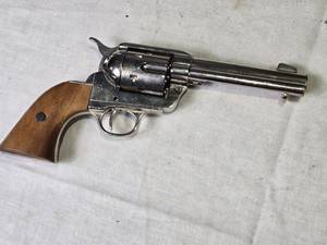 lot 202 image: Replica Toy Revolver Non-Functioning