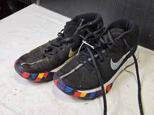 lot 226 image: Used Nike Basketball Shoes Size 7.5 with Colorful Sole