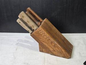 lot 257 image: Vintage Chicago Cutlery Knife Set with Block Holder