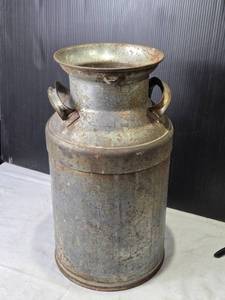 lot 266 image: Vintage Galvanized Milk Can with Handle - 19 Tall
