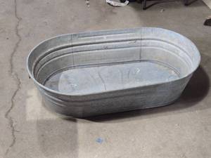 lot 267 image: Vintage Galvanized Steel Tub - Oval Design
