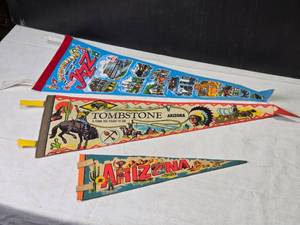 lot 272 image: Collection of 3 Vintage Souvenir Pennants from Arizona - Tombstone & More