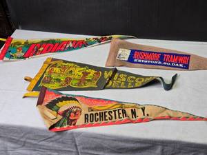 lot 273 image: Set of 4 Vintage Souvenir Pennants from Rochester, Wiscon Dells, and Mount Rushmore