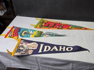 lot 276 image: Set of 3 Vintage State Pennants Illinois, Seattle, Idaho