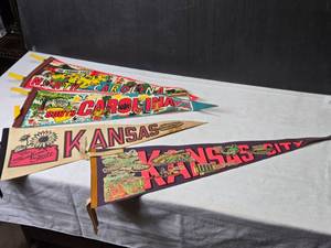 lot 277 image: Collection of 4 Vintage Travel Pennants - Kansas, North Carolina, South Carolina