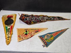 lot 279 image: Collection of 4 Vintage International Pennants - Guatemala, El Salvador, New Mexico, Mexico