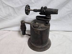 lot 292 image: Antique Huth Manufacturing Co. Dayton, Ohio Torch