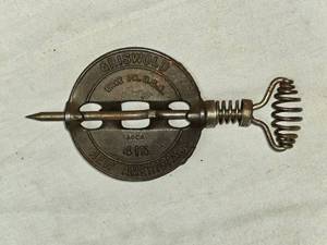 lot 296 image: Vintage Griswold 4-Inch cast iron stove damper