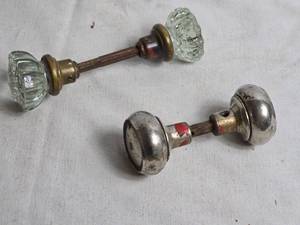 lot 336 image: Set of 2 Vintage Glass and Metal Door Knobs