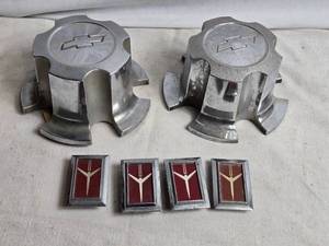 lot 355 image: Set of 2 Chevrolet Hubcaps with 4 Emblems