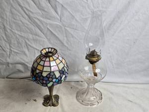 lot 359 image: Vintage Stained Glass Lamp Shade Tea Light and  Oil Lamp