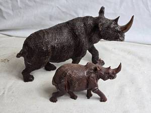 lot 365 image: Set of 2 Decorative Rhino Figurines - Large and Small Size