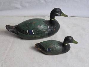 lot 371 image: Pair of Carved Ducks