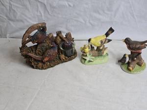 lot 372 image: Set of 3 Decorative Bird Figurines with Candle Holder