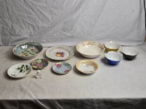 lot 379 image: Collection of 12 Vintage Decorative Plates and Bowls - Made in Japan & Floral Designs