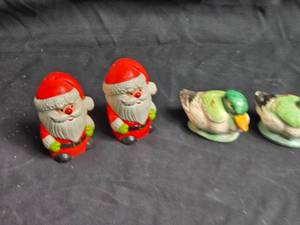 lot 393 image: Set of 2 Vintage Santa Salt and Pepper Shakers and 2 Duck Figurines