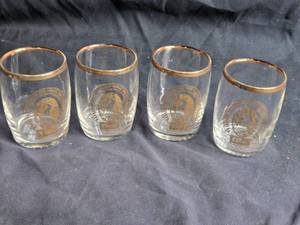 lot 405 image: Set of 4 Vintage Coors Glasses with Gold Trim