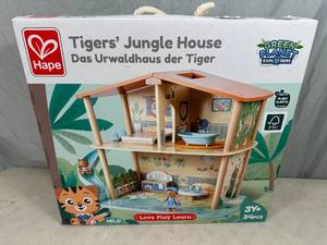 lot 10 image: New Hape Tigers Jungle House 34 pc Play Set