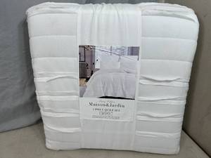 lot 28 image: New Maison and Jardin 3 Piece Quilt Set - Queen Size