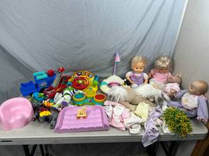 lot 63 image: Vintage 80s, 90s Dolls, Cabbage Patch, Puppy Surprise, and More