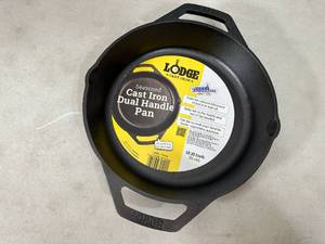 lot 93 image: New Lodge Cast Iron Dual Handle Pan