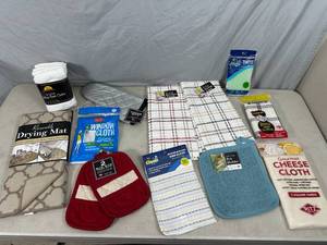 lot 128 image: New Kitchen Towels, Pot Holders, Sponges, Drying Mat, Dish Cloths, and More