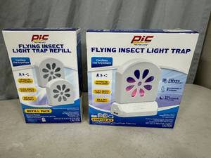 lot 153 image: New Rechargeable Flying Insect Light Trap with Refills